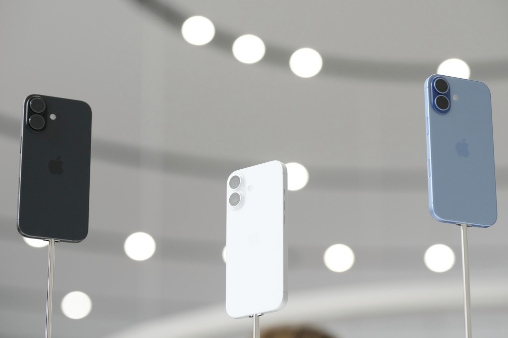 蘋果推出iPhone 17系列,但未加入外界期待的AI。美聯社 蘋果推出iPhone 17系列,但未加入外界期待的AI。美聯社