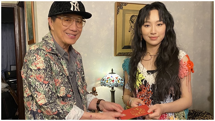 Sam親自給了Gigi一封大利是。
