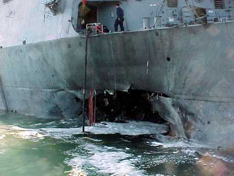 2000年美國海軍驅逐艦科爾號(USS Cole)遭炸彈襲擊。資料圖片