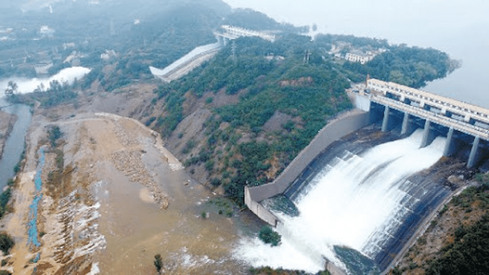 北京密雲水庫向下游洩流。 資料圖片