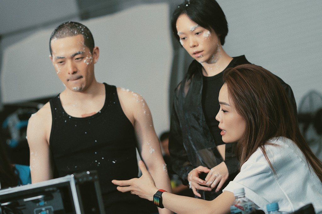 Joey喺现场都遇到唔少困难。