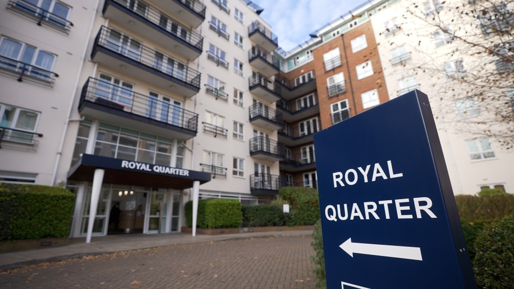 2004年落成的Royal Quarters發展項目，尚有978年的租賃業權。