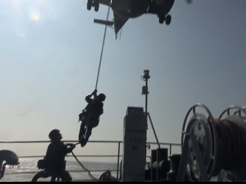 駐港部隊三軍訓練。影片截圖