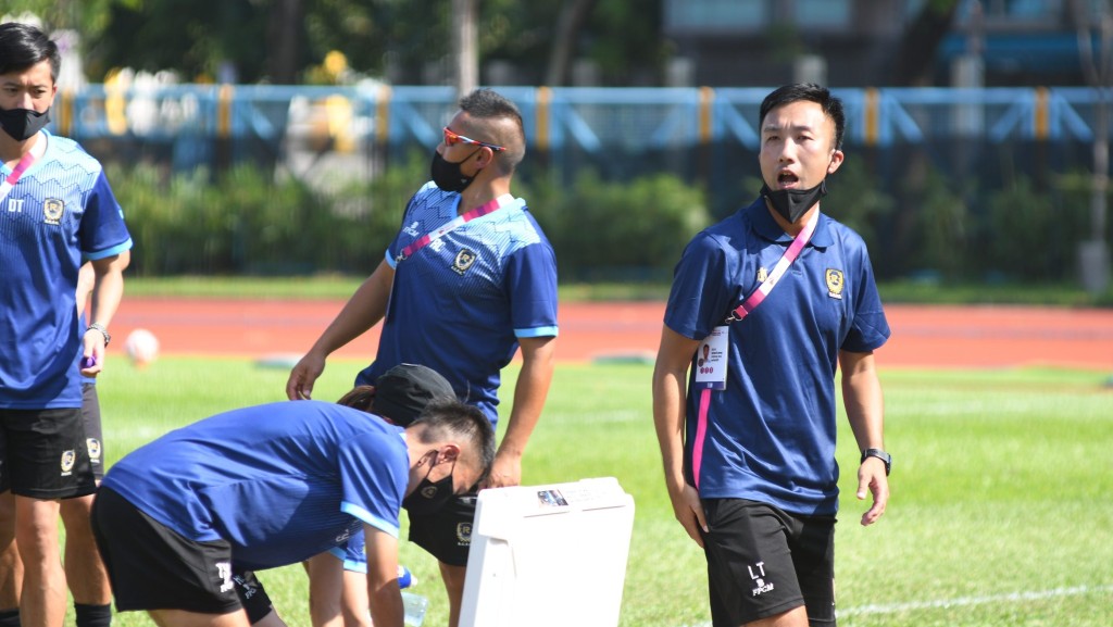 鄧冠研(右)因私人理由辭去晉峰主帥職位。 資料圖片