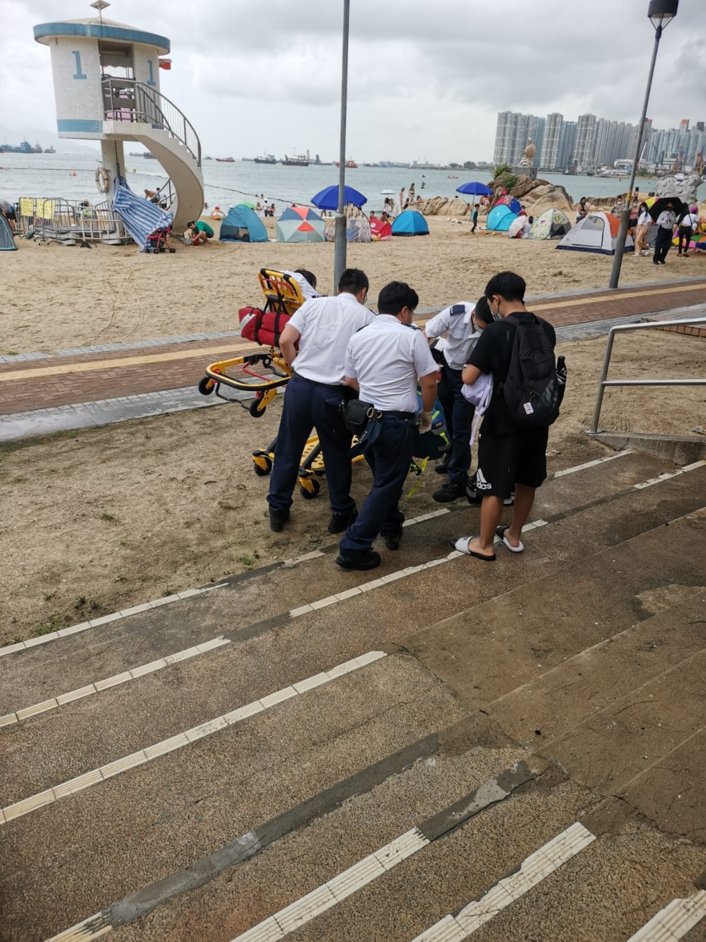 沒有救生服務之舊咖啡灣泳灘今日發生一宗遇溺事件。港九拯溺員工會FB相片