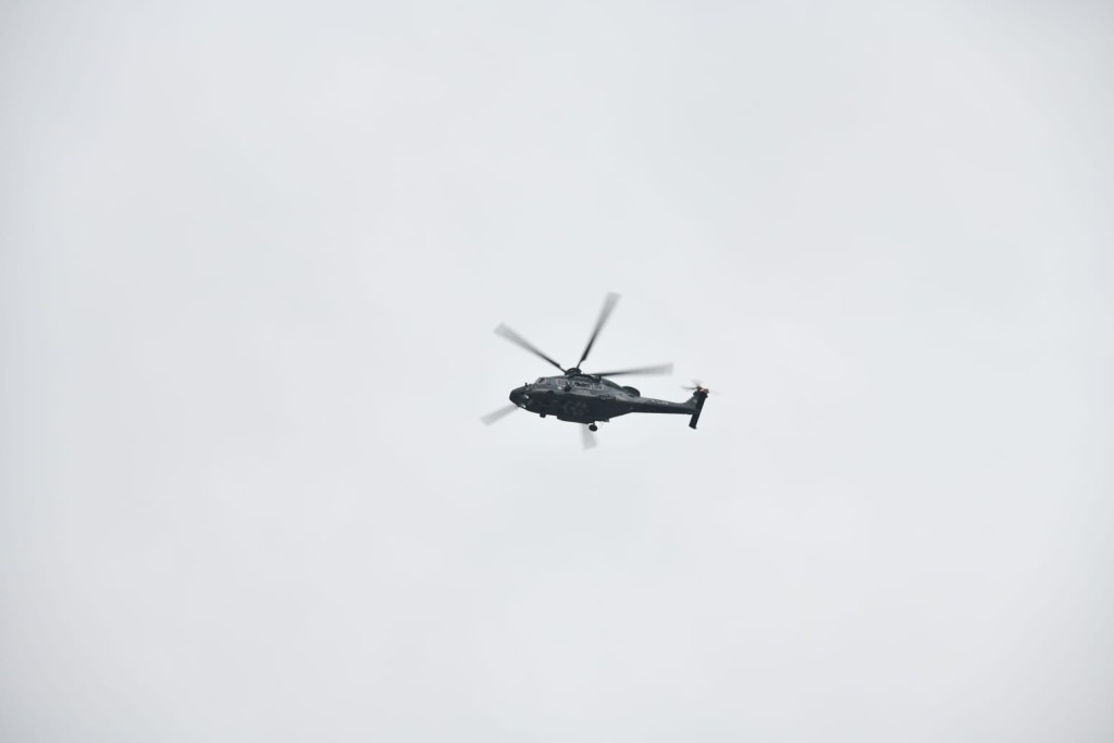 飛行服務隊直升機今晨再出動搜救。丁志雄攝
