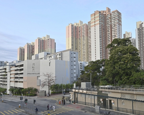 冠暉苑呎價1.5萬沽，膺全港綠表居屋王。