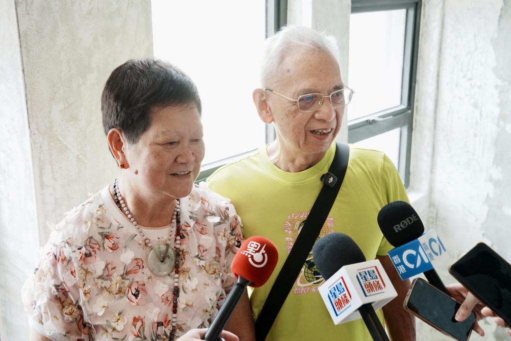 任太一家五口入住23樓單位,她對抽中大單位感到興奮。汪旭峰攝 任太一家五口入住23樓單位,她對抽中大單位感到興奮。汪旭峰攝