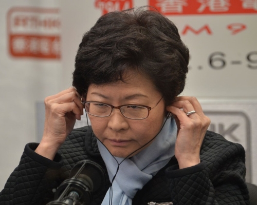林鄭月娥被指任發展局長時扣起土地,反駁指有關指控無根據。
