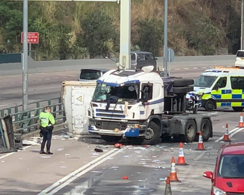 涉事貨櫃車。 香港突發事故報料區Fb圖