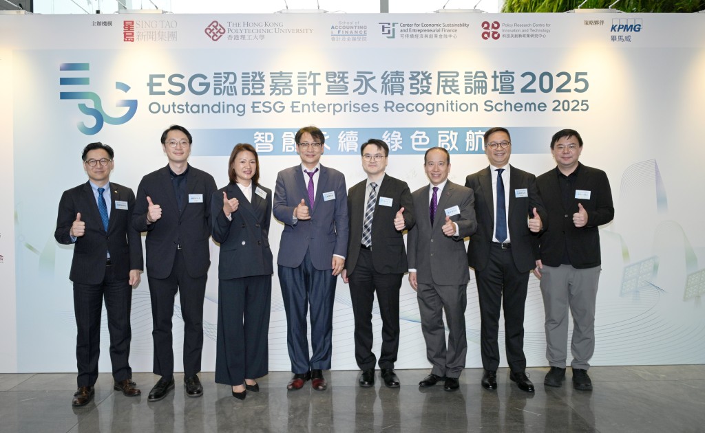 林善喬(左三)、環境及生態局氣候變化專員李學賢(右四)及香港理工大學協理副校長(研究)王鑽開(右五)等出席開幕儀式。 林善喬(左三)、環境及生態局氣候變化專員李學賢(右四)及香港理工大學協理副校長(研究)王鑽開(右五)等出席開幕儀式。