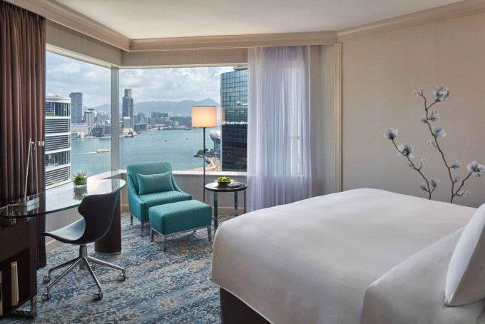 每晚每房2,480港元起的套票，包括香港JW萬豪酒店一晚住宿。
