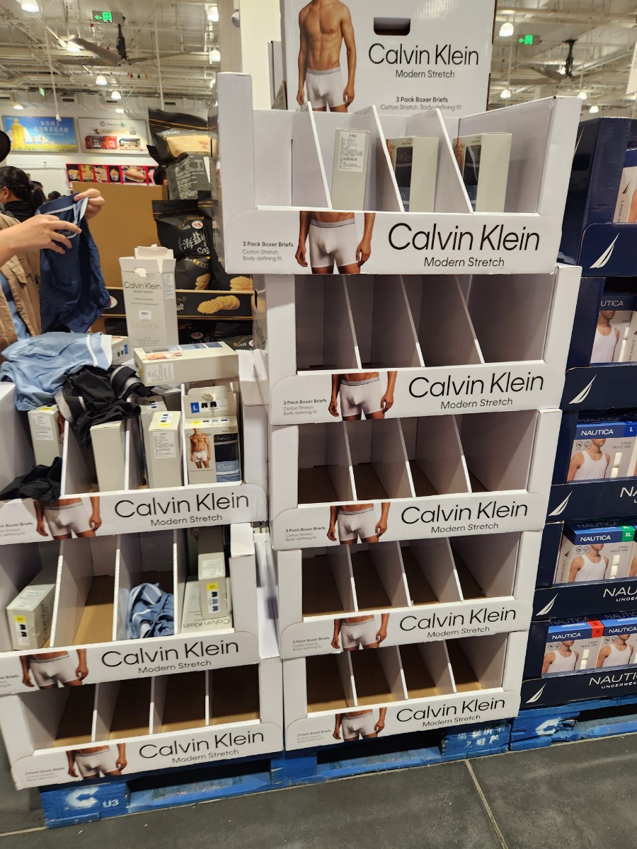 Calvin Klein男装内裤及女装内衣同样是抢手货。资料图片