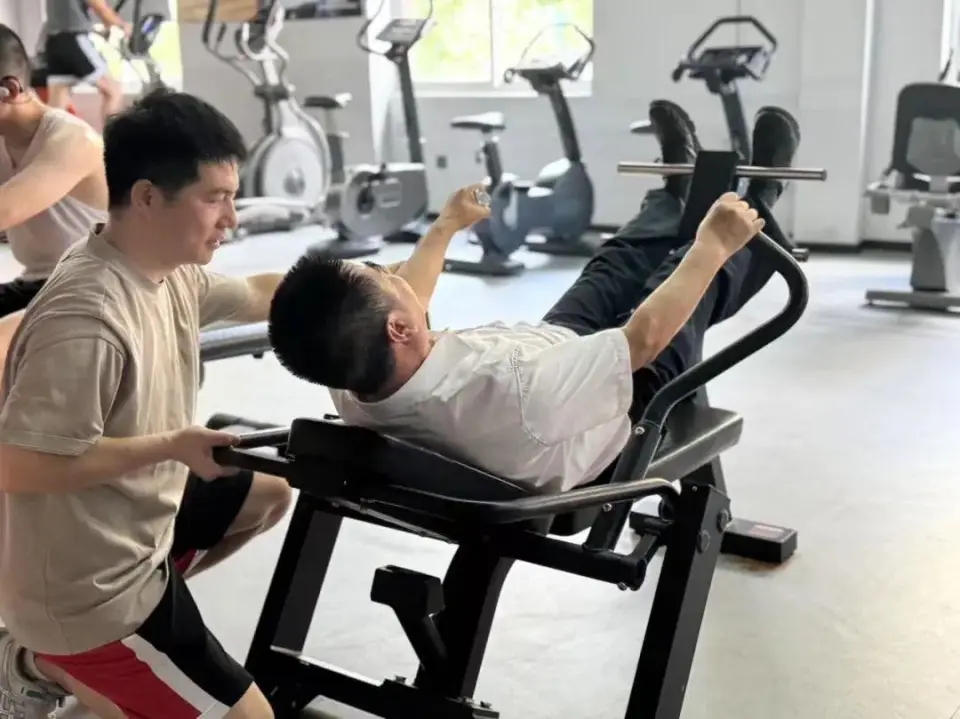 為扣減管理費,屋苑居民積極跑步減重。 為扣減管理費,屋苑居民積極跑步減重。