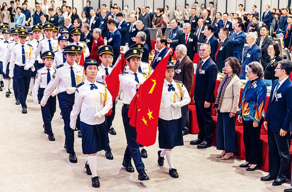 福建中學、福建中學（小西灣）及福建中學附屬學校三校升旗隊首次聯合組成隊伍，利用課餘時間勤練不懈，展現了福中人團結協作、心繫家國的風采。