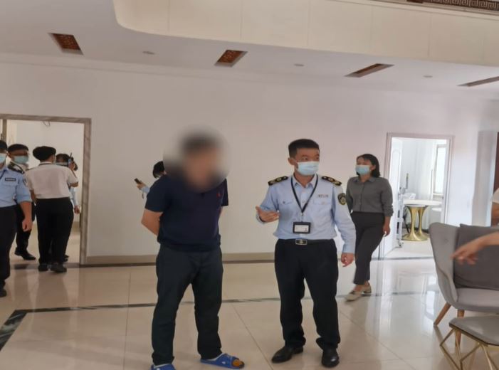 深圳一別墅被用作代孕「手術室」，執法人員拘捕６女１男。