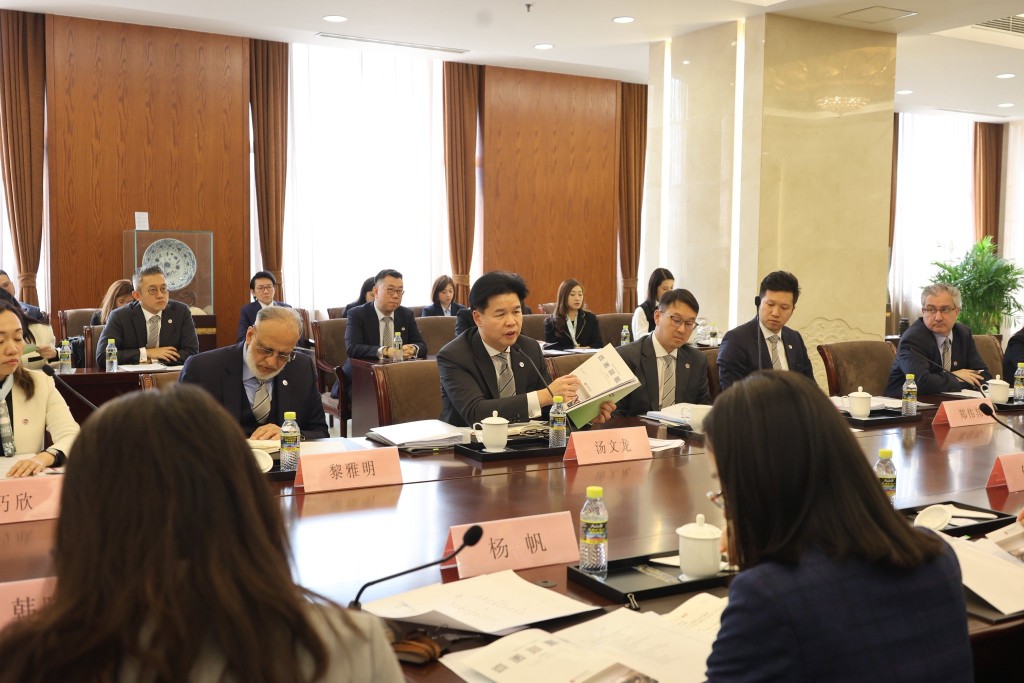 港律師會會長湯文龍13日下午率領理事會代表團拜訪中華人民共和國外交部。香港律師會圖片