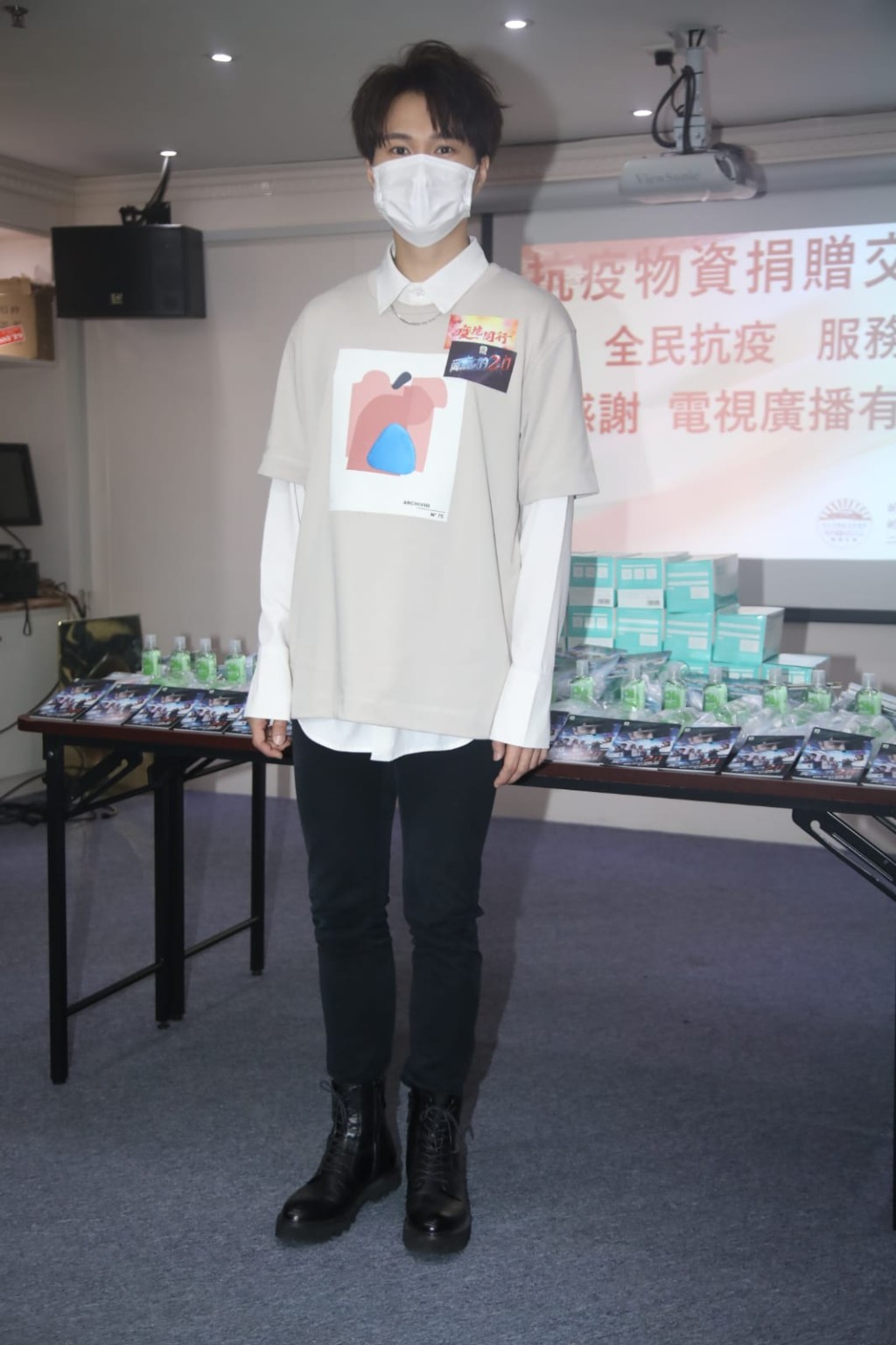 傳出同蔡思貝拍拖嘅胡鴻鈞表示現實生活Kiss經驗不多，所以拍親熱戲有啲緊張喎。