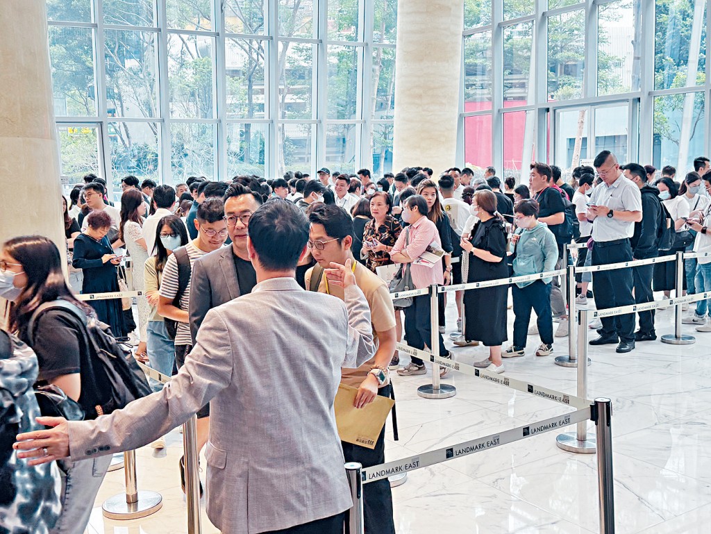 沙田UNI Residence昨首輪發售，吸引大批準買家到場排隊等候揀樓。