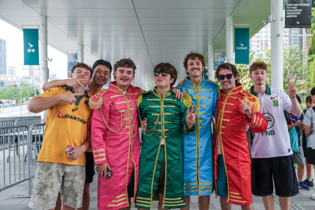 球迷精心打扮入場。何家豪攝