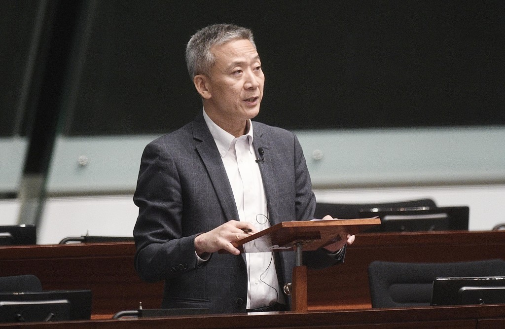 姚柏良指,旅客來港消費模式已有很大轉變,若再用旅客來港大手購物的思維已是過時。資料圖片 姚柏良指,旅客來港消費模式已有很大轉變,若再用旅客來港大手購物的思維已是過時。資料圖片