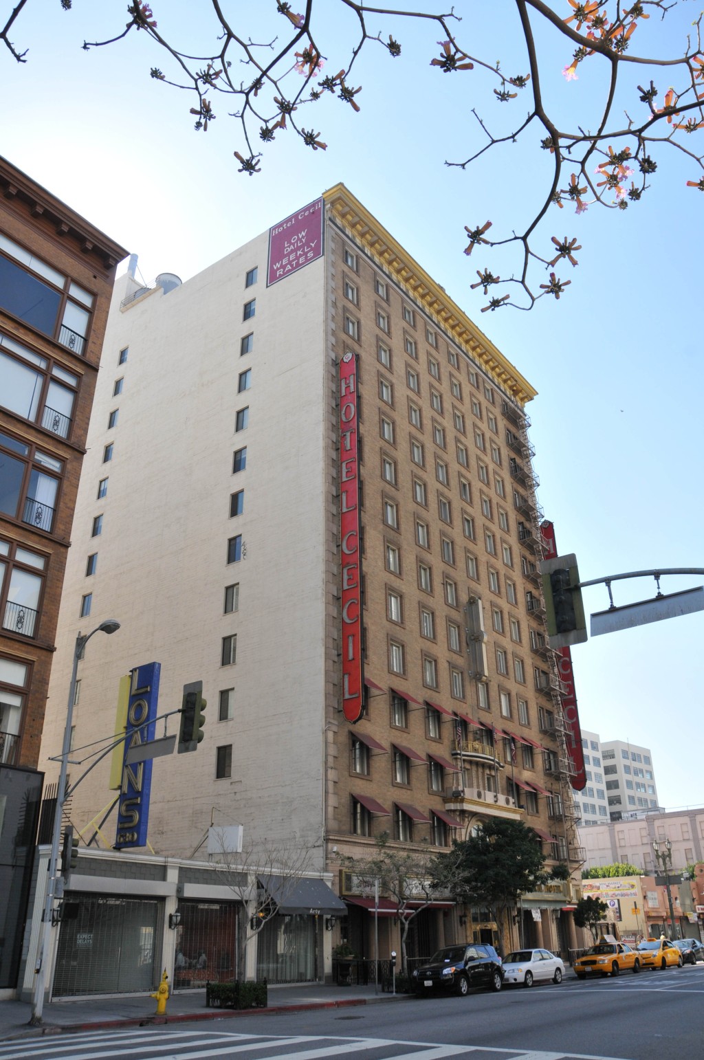 塞西爾酒店在洛杉磯市議會融資下，2019年改建為露宿者住房。 新華社資料圖