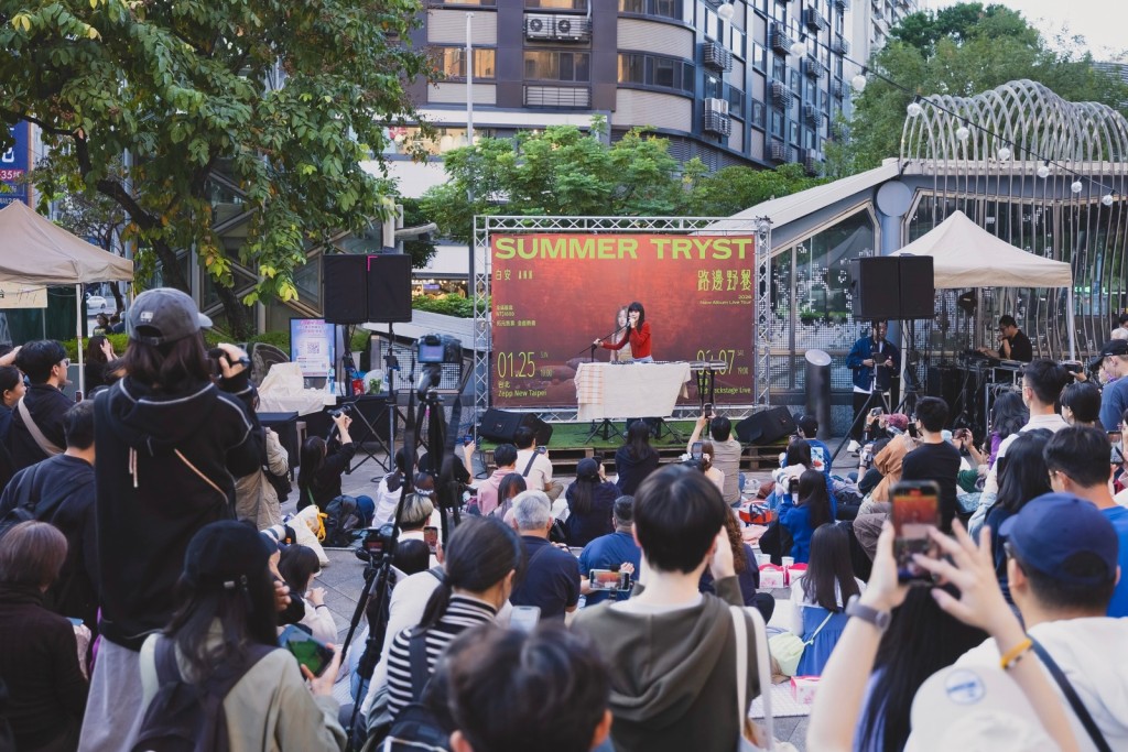 白安在台中、台北、高雄舉辦《路邊野餐》新專輯巡迴演唱會。 白安在台中、台北、高雄舉辦《路邊野餐》新專輯巡迴演唱會。