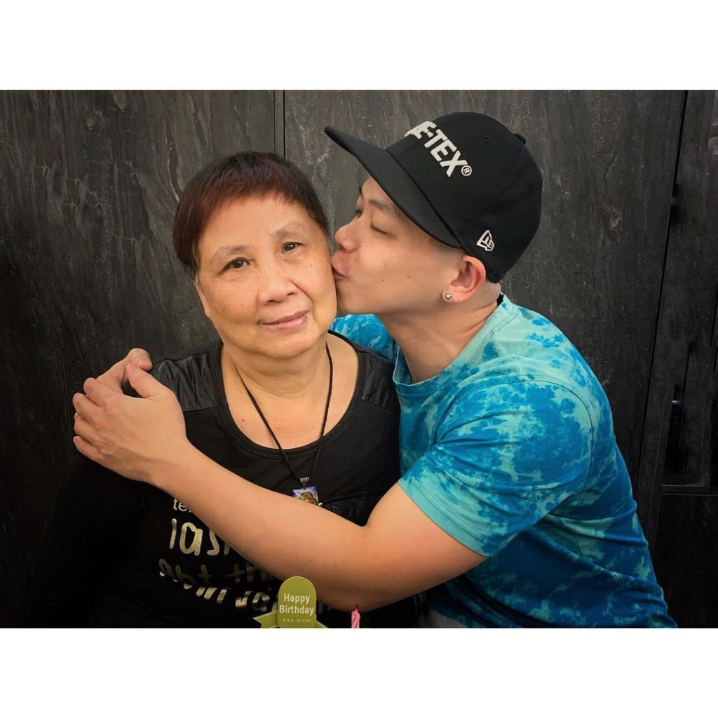 林子善與媽媽感情很好，不時在社交網分享合照。