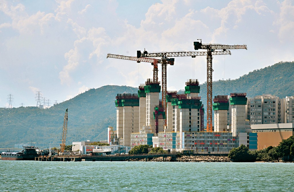 小榄乐安排「简约公屋」项目，建筑署巡查发现部分楼层混凝土核心墙撑板上的螺丝被擅自切割。