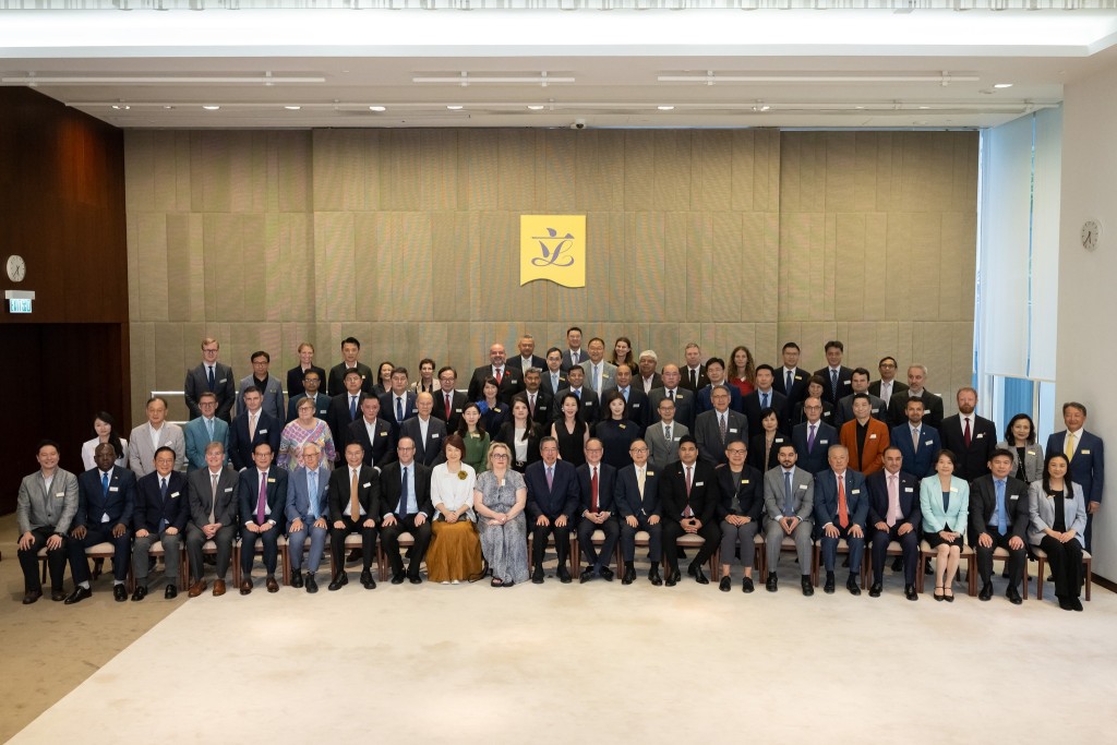 梁君彥形容與各國領事共聚一堂,暢談合作機遇,實屬難得。梁君彥FB圖片 梁君彥形容與各國領事共聚一堂,暢談合作機遇,實屬難得。梁君彥FB圖片