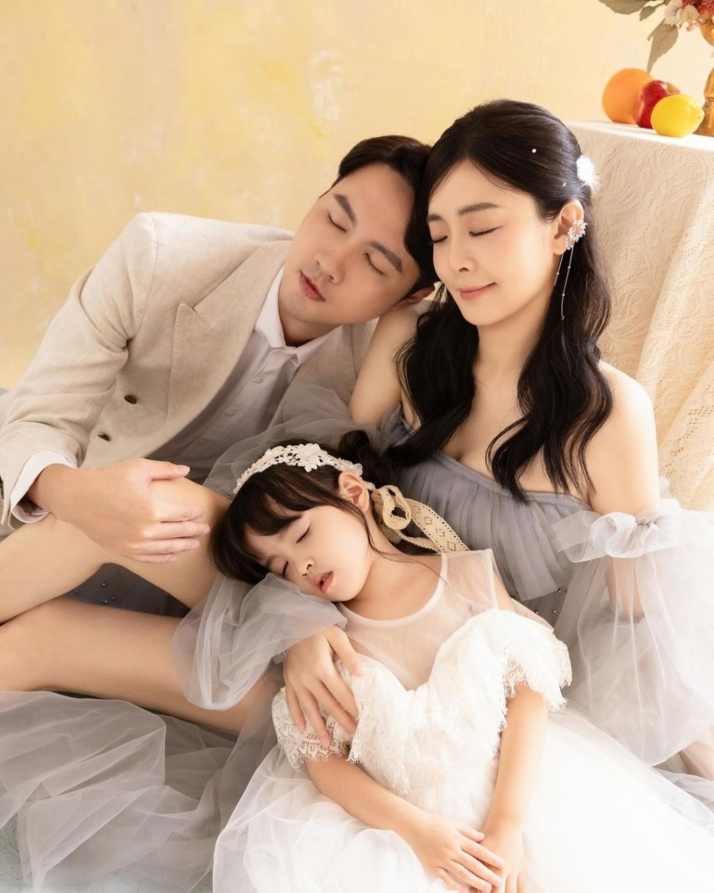 夏如芝透露早前被檢查出乳房有鈣化點現象,醫生建議進一步做切片檢查,夏如芝也選擇傳統的手術方式。 夏如芝透露早前被檢查出乳房有鈣化點現象,醫生建議進一步做切片檢查,夏如芝也選擇傳統的手術方式。