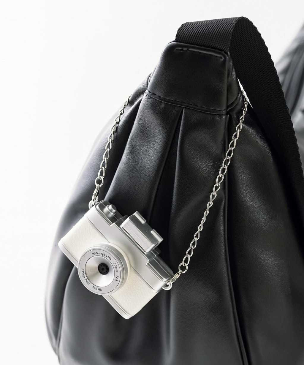 3COINS mini Toy Camera是一款五臟俱全的迷你玩具相機。 3COINS mini Toy Camera是一款五臟俱全的迷你玩具相機。
