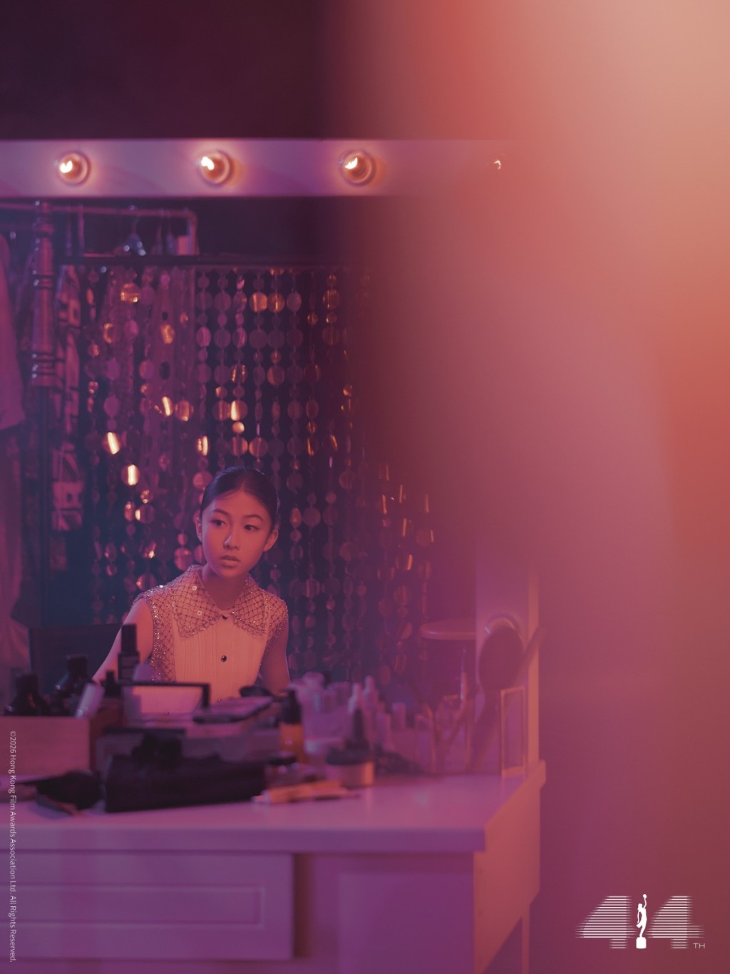她在片中以真實純樸的演出呈現一個在足球場上與人生逆境中同步成長的少女。