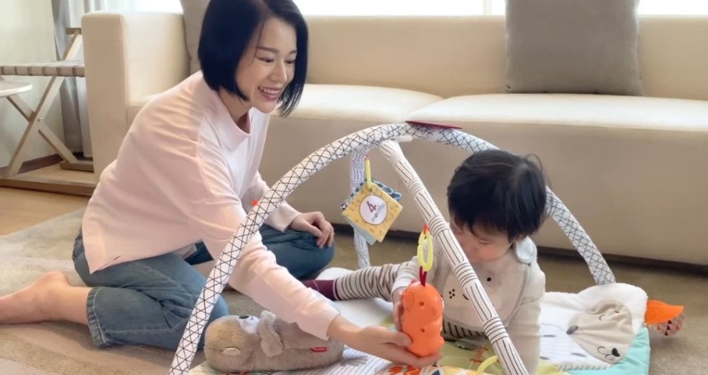 杏兒早前帶同二仔Ryan赴內地陪她工作。