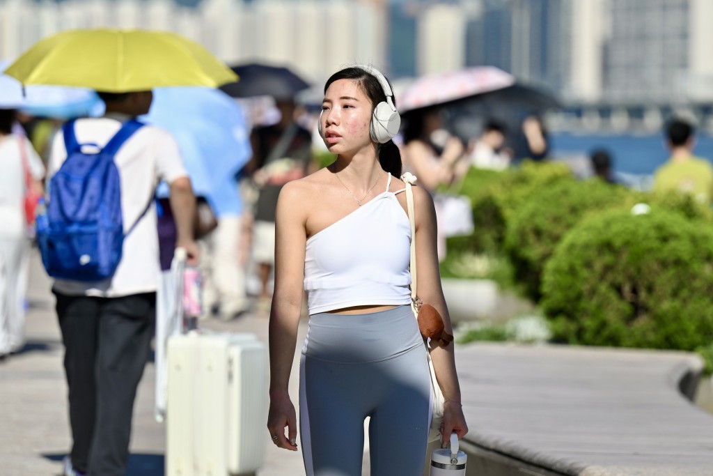 周中新界地區高見35度。 周中新界地區高見35度。