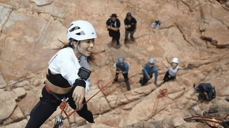 胡美貽運動細胞相當唔錯，加上有經驗，能夠相對輕鬆地完全攀岩。