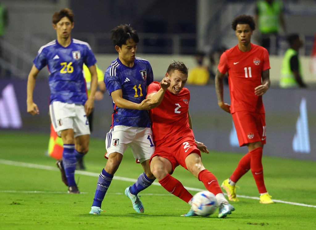 阿方素戴维斯并未参与加拿大(红衫)友赛2：1击败日本一战。Reuters