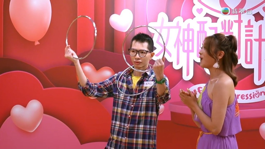 「Magic Ben」彭寶楓表演連環扣魔術,令評判大開眼界。 「Magic Ben」彭寶楓表演連環扣魔術,令評判大開眼界。