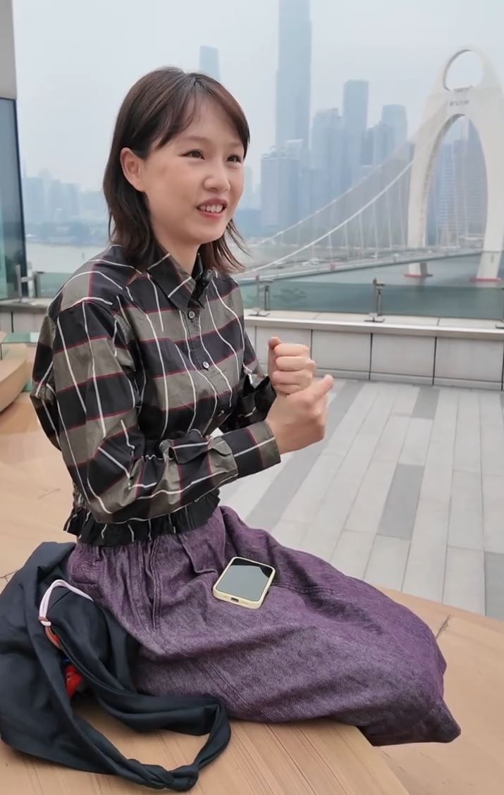  廣州90後Yoyo憑高學歷紋眉師的身份，在網絡備受注目。廣州日報