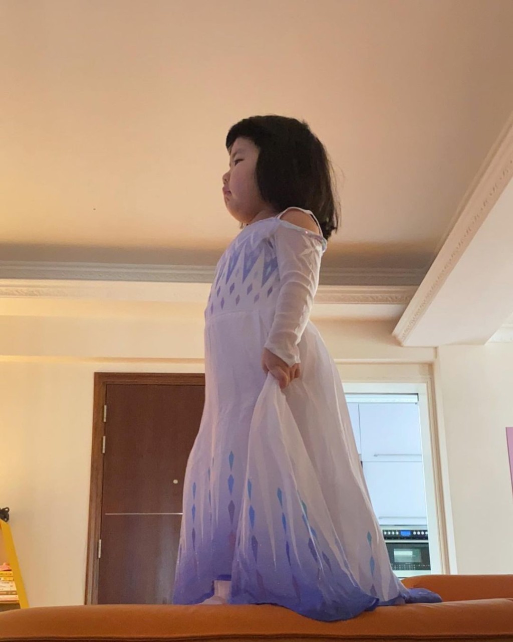 Lucy仲有仙子Look,不過媽咪話整體造型已嚴重崩壞。