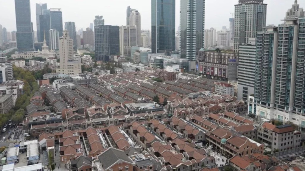 上海樓市新政策實施首日,新樓及二手房成交均明顯上升。新華社