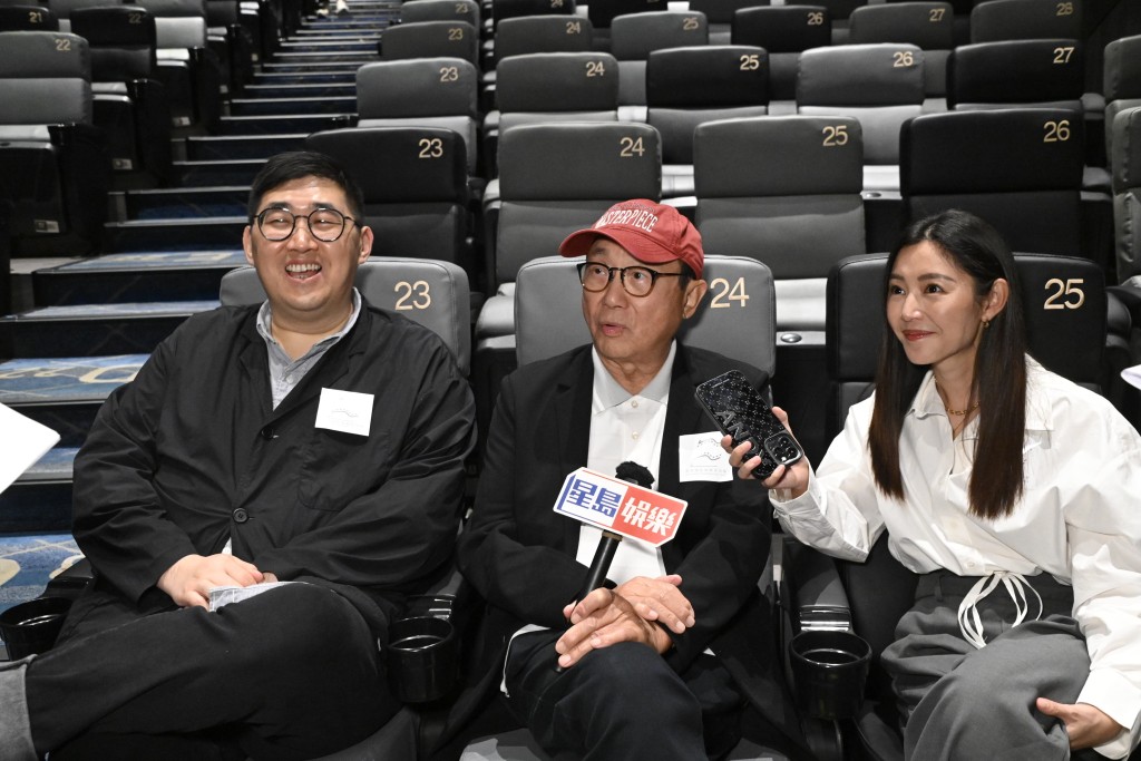 許冠文指寫劇本看上去很易,其實難過做原子彈。 許冠文指寫劇本看上去很易,其實難過做原子彈。