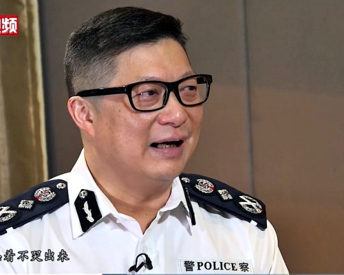 鄧炳強訪問中一度眼泛淚光。影片截圖