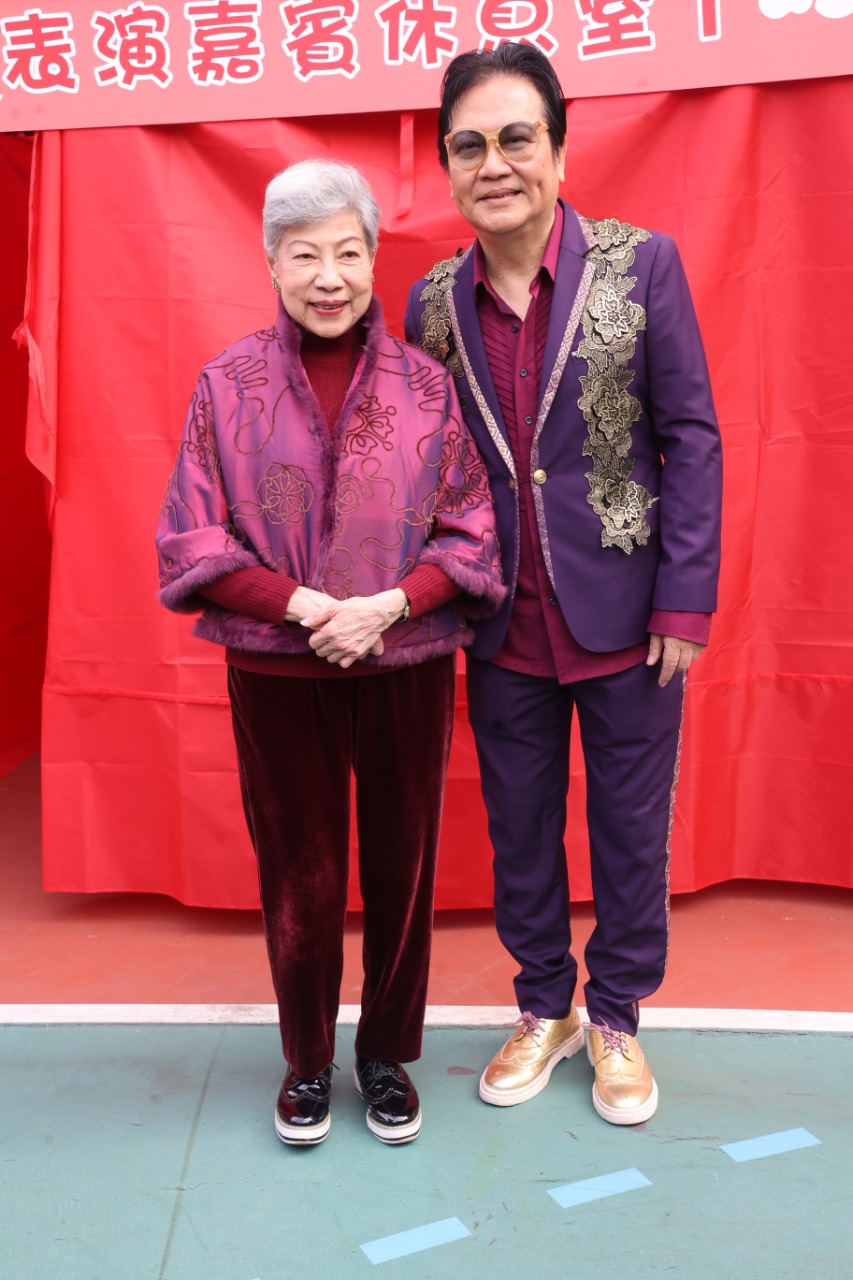 羅蘭姐透露今早接到TVB舊同事杜平的電話，向她拜年問候，並提到今年是結婚60周年，有意邀請羅蘭姐以及一班好友5月到澳洲聚會慶祝。