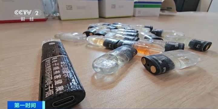 「小丫頭」專賣「太空油」電子煙。央視 「小丫頭」專賣「太空油」電子煙。央視