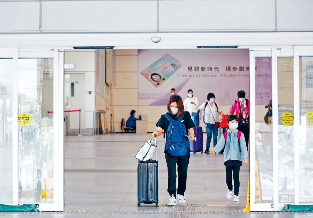 政府昨宣布擴大「回港易」計畫至全國，身處廣東省以外港人可申請回港，豁免檢疫。