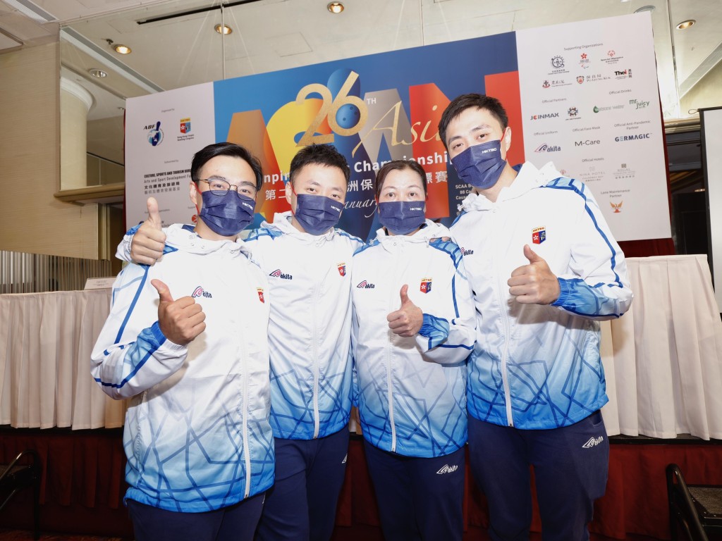 胡兆康(右一)相隔三年再度出戰比賽，坦言狀態有影響。香港保齡球總會圖片