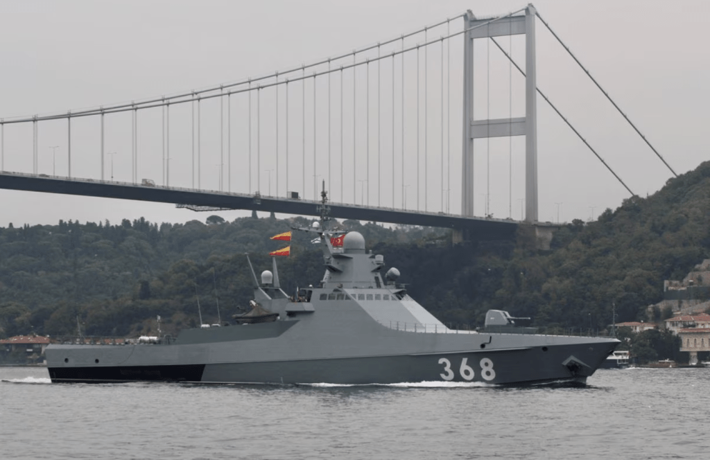 2019年10月16日，俄羅斯海軍巡邏艦瓦西里·貝科夫號在土耳其伊斯坦布爾駛過博斯普魯斯海峽，前往地中海。路透社