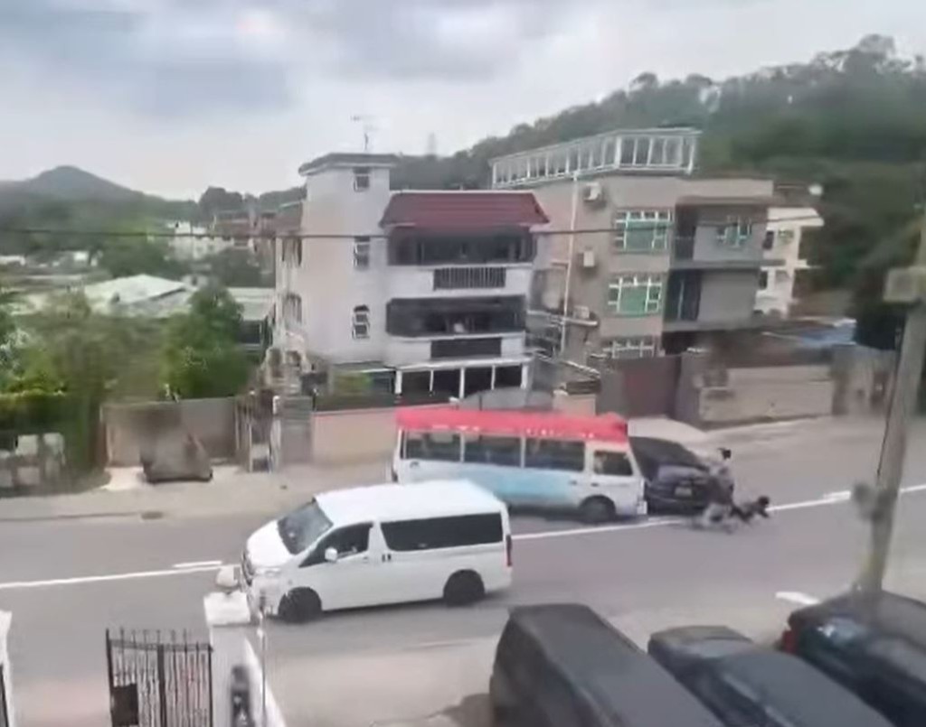 車旁3名男子被撞至彈開。fb馬路的事討論區影片截圖