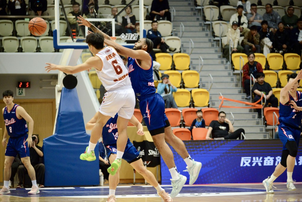 美臣鍾斯今仗承擔很多防守和傳球的任務。楊功煜攝 美臣鍾斯今仗承擔很多防守和傳球的任務。楊功煜攝